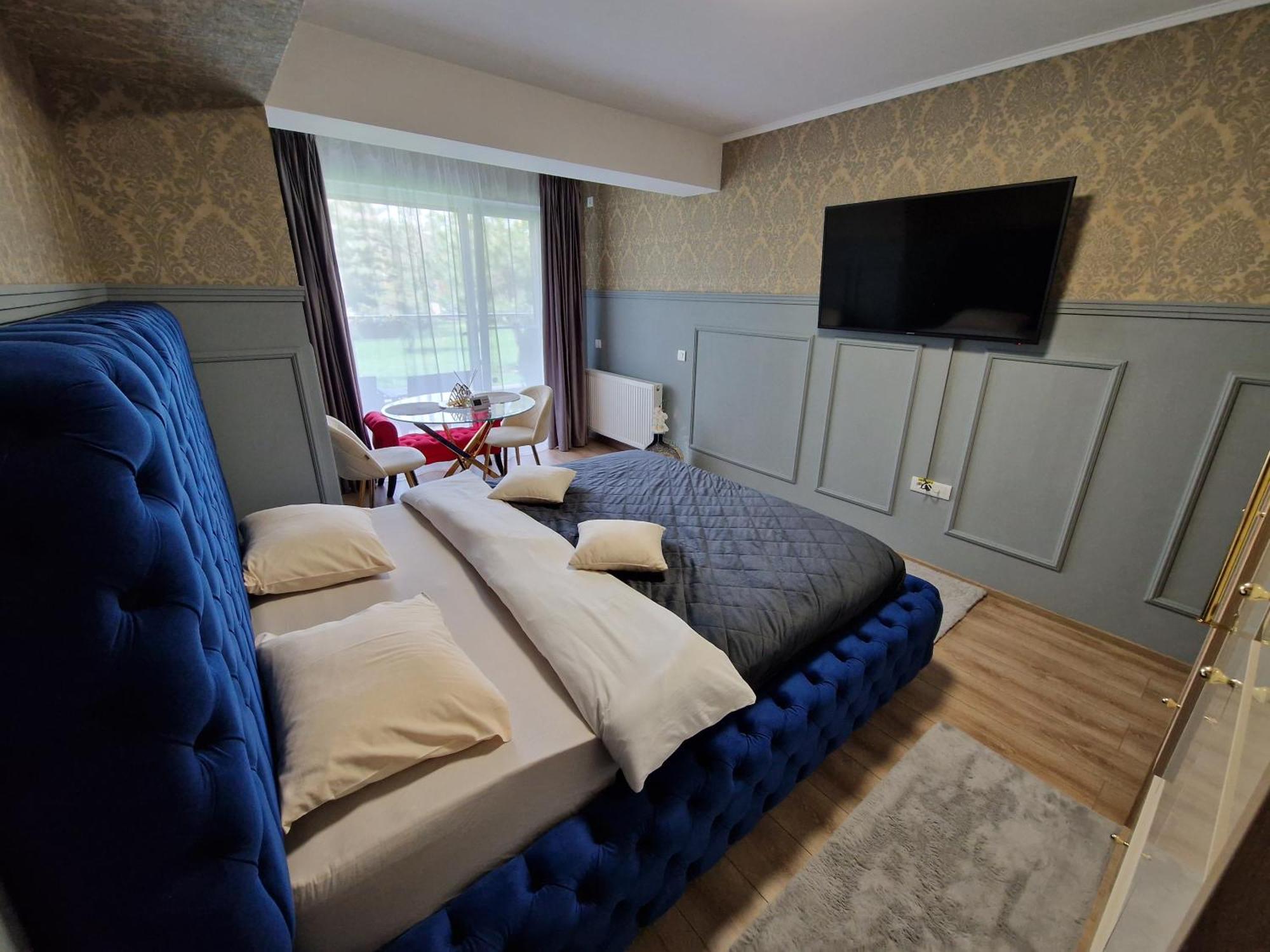 Airplane By Airport Residence Otopeni Extérieur photo