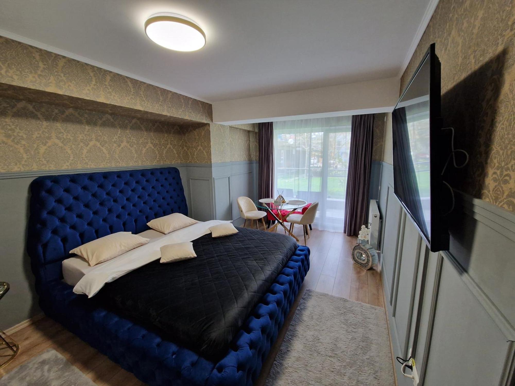 Airplane By Airport Residence Otopeni Extérieur photo