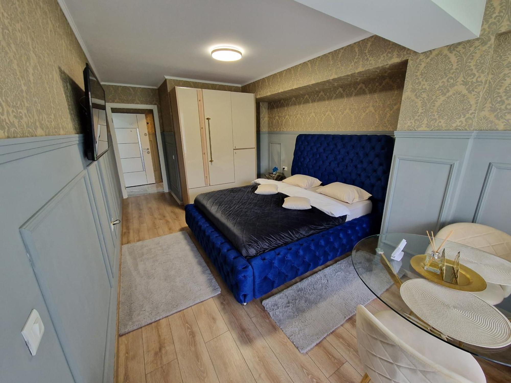 Airplane By Airport Residence Otopeni Extérieur photo
