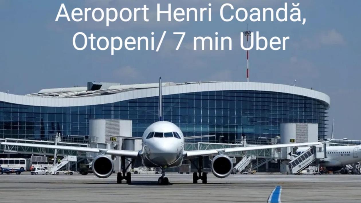 Airplane By Airport Residence Otopeni Extérieur photo