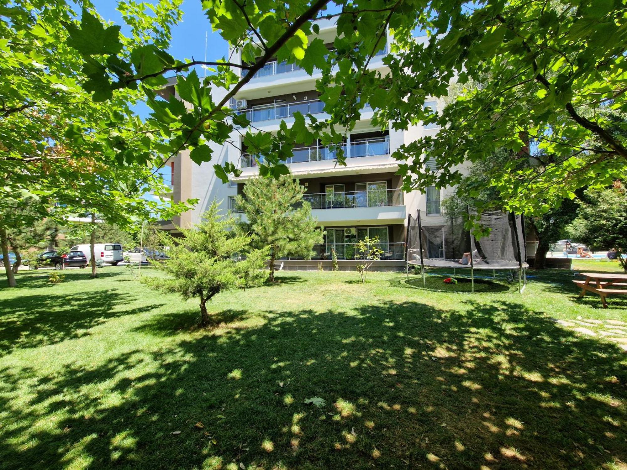 Airplane By Airport Residence Otopeni Extérieur photo